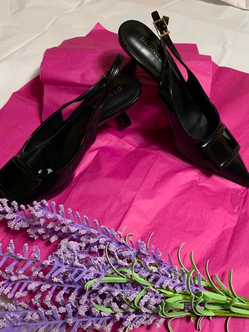Black pointed-toe heels Burness - Escarpins noirs à talon de la marque Burness